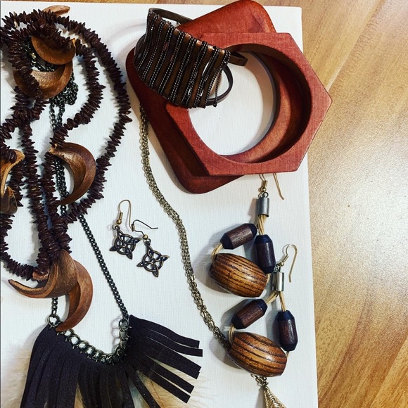 Lot of Earthy Boho Vintage & Handmade Statement Costume Jewellery - Picture 4 of 11